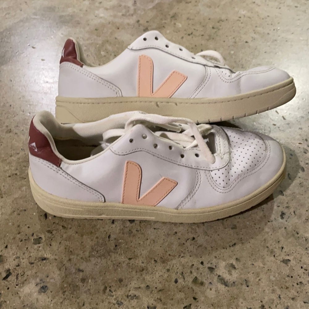 Veja V10 Women’s Sneakers